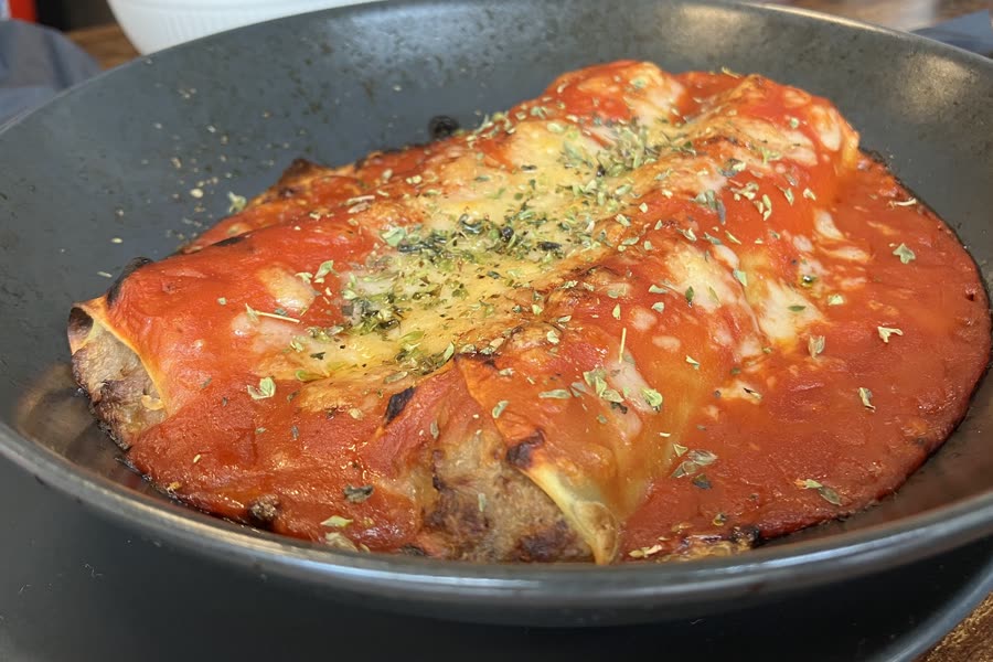 Canelones gratinados de La Vinoteca de Tomelloso