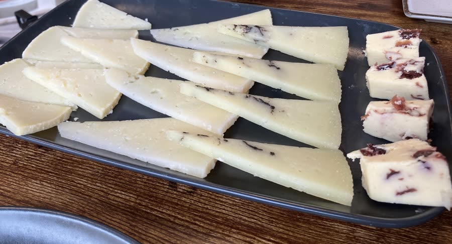 Tabla de quesos manchegos de La Vinoteca de Tomelloso